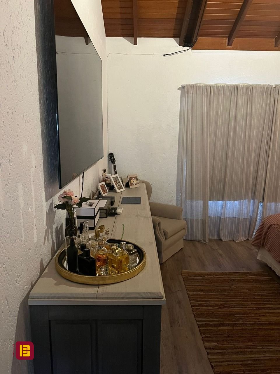 Casa com 250m², 4 quartos (sendo 1 suíte), 2 garagens, no bairro Santo Antônio de Lisboa em Florianópolis