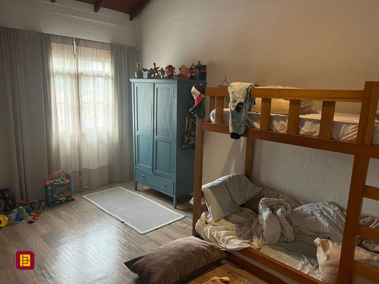 Casa com 250m², 4 quartos (sendo 1 suíte), 2 garagens, no bairro Santo Antônio de Lisboa em Florianópolis
