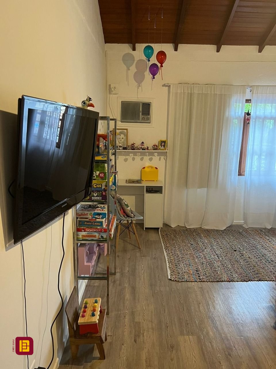 Casa com 250m², 4 quartos (sendo 1 suíte), 2 garagens, no bairro Santo Antônio de Lisboa em Florianópolis