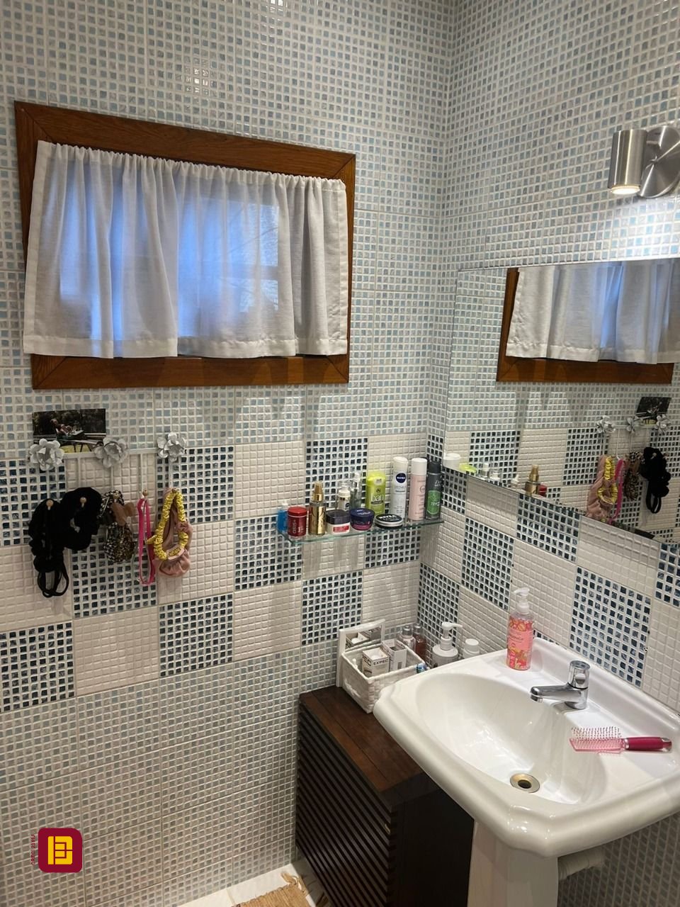 Casa com 250m², 4 quartos (sendo 1 suíte), 2 garagens, no bairro Santo Antônio de Lisboa em Florianópolis