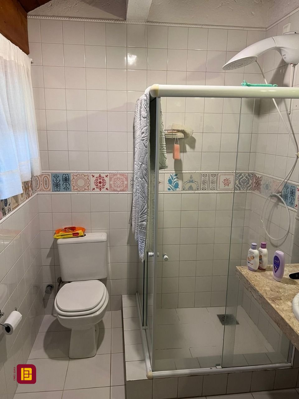 Casa com 250m², 4 quartos (sendo 1 suíte), 2 garagens, no bairro Santo Antônio de Lisboa em Florianópolis
