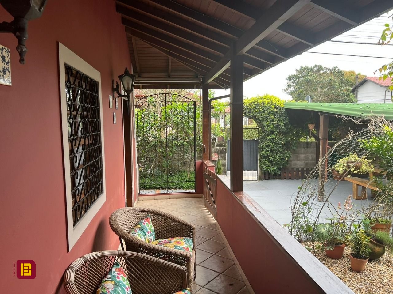 Casa com 250m², 4 quartos (sendo 1 suíte), 2 garagens, no bairro Santo Antônio de Lisboa em Florianópolis