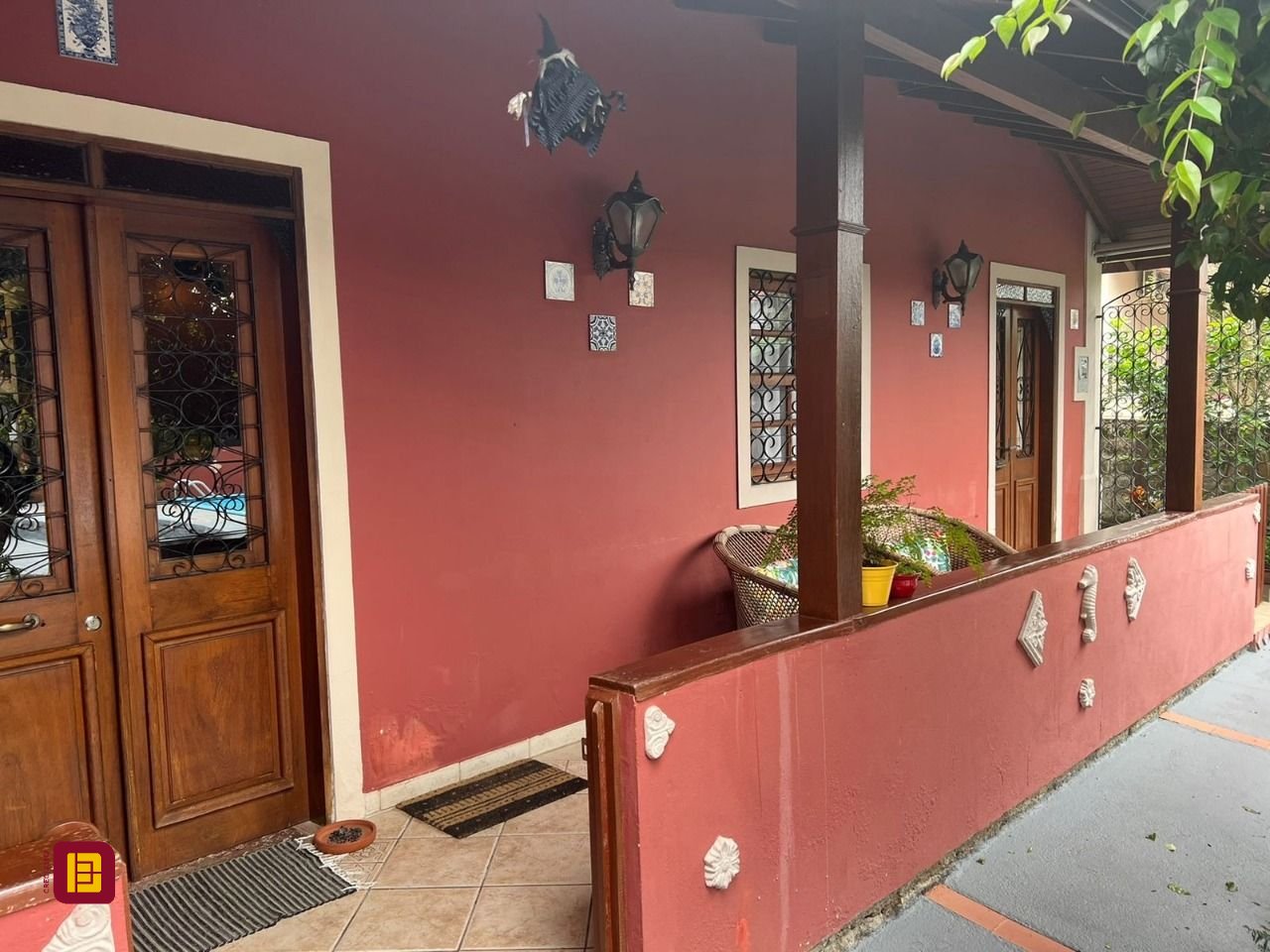 Casa com 250m², 4 quartos (sendo 1 suíte), 2 garagens, no bairro Santo Antônio de Lisboa em Florianópolis