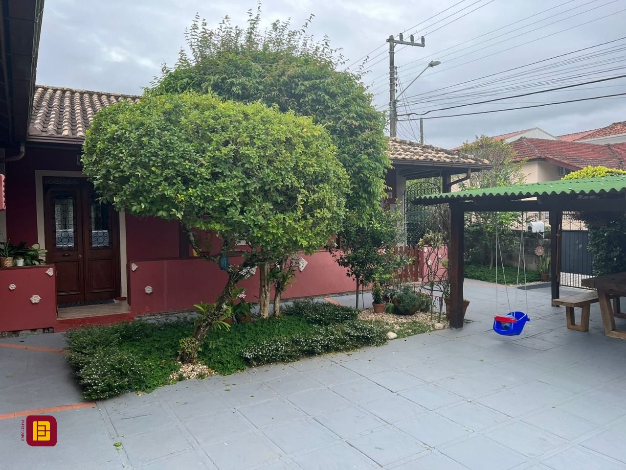 Casa com 250m², 4 quartos (sendo 1 suíte), 2 garagens, no bairro Santo Antônio de Lisboa em Florianópolis