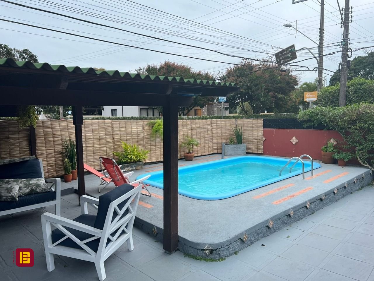 Casa com 250m², 4 quartos (sendo 1 suíte), 2 garagens, no bairro Santo Antônio de Lisboa em Florianópolis