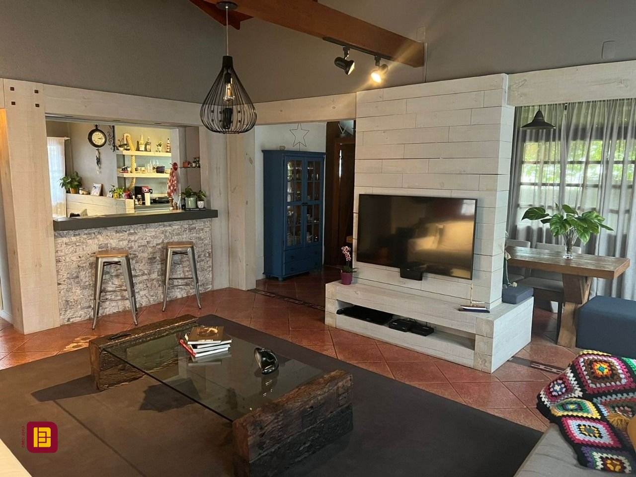 Casa com 250m², 4 quartos (sendo 1 suíte), 2 garagens, no bairro Santo Antônio de Lisboa em Florianópolis