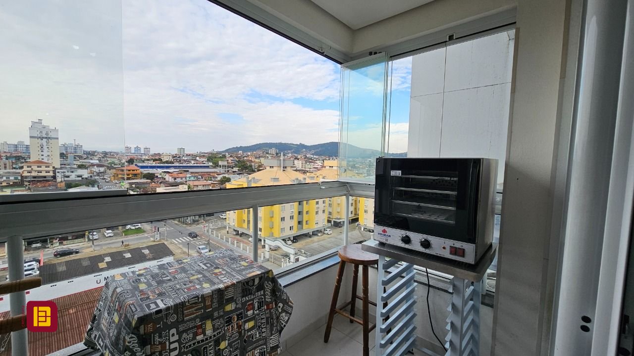 Apartamento com 67m², 2 quartos (sendo 1 suíte), 1 garagem, no bairro Areias em São José