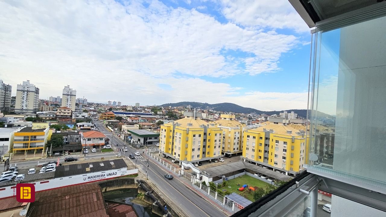 Apartamento com 67m², 2 quartos (sendo 1 suíte), 1 garagem, no bairro Areias em São José