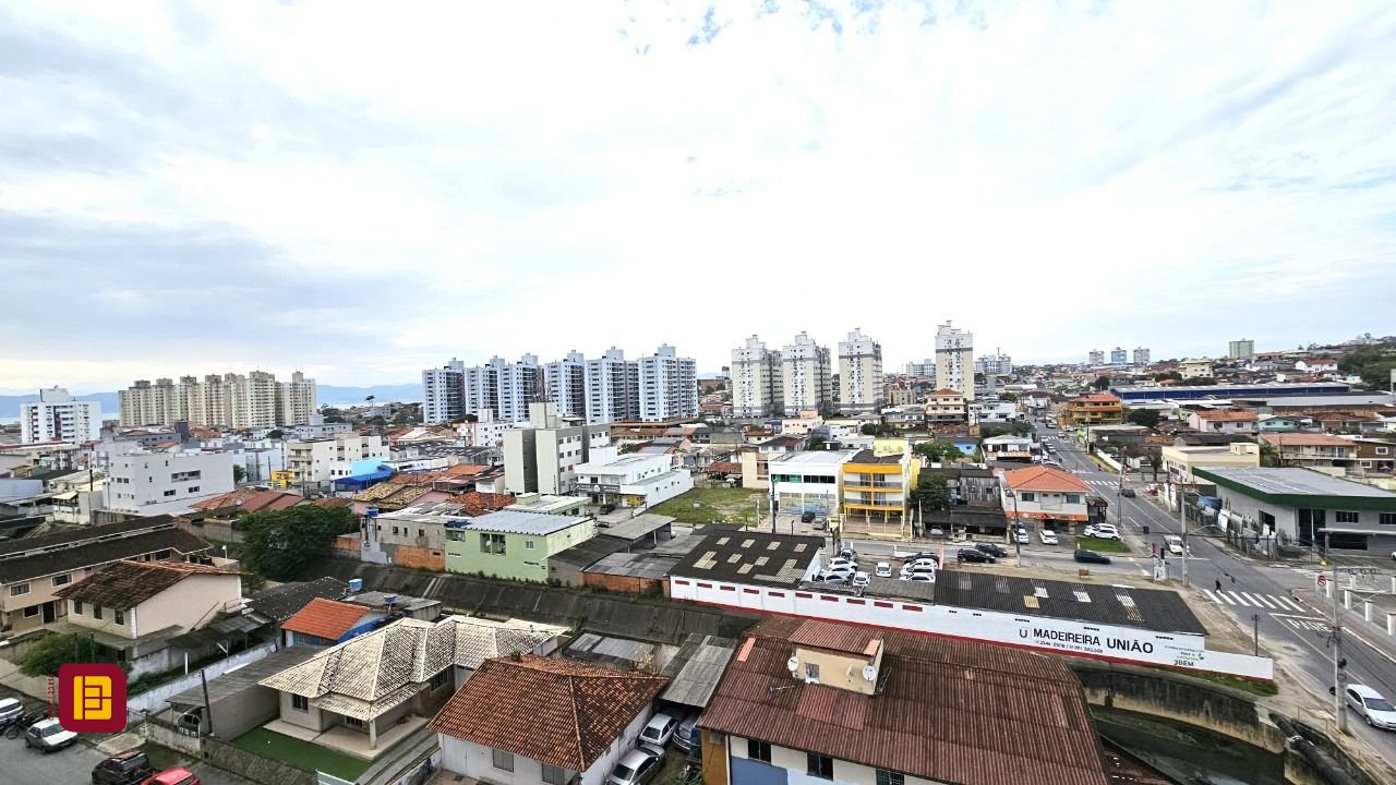 Apartamento com 67m², 2 quartos (sendo 1 suíte), 1 garagem, no bairro Areias em São José