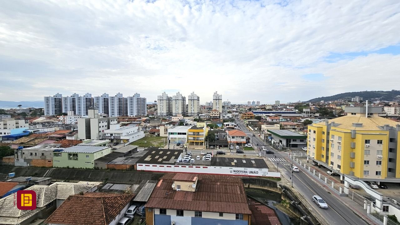 Apartamento com 67m², 2 quartos (sendo 1 suíte), 1 garagem, no bairro Areias em São José