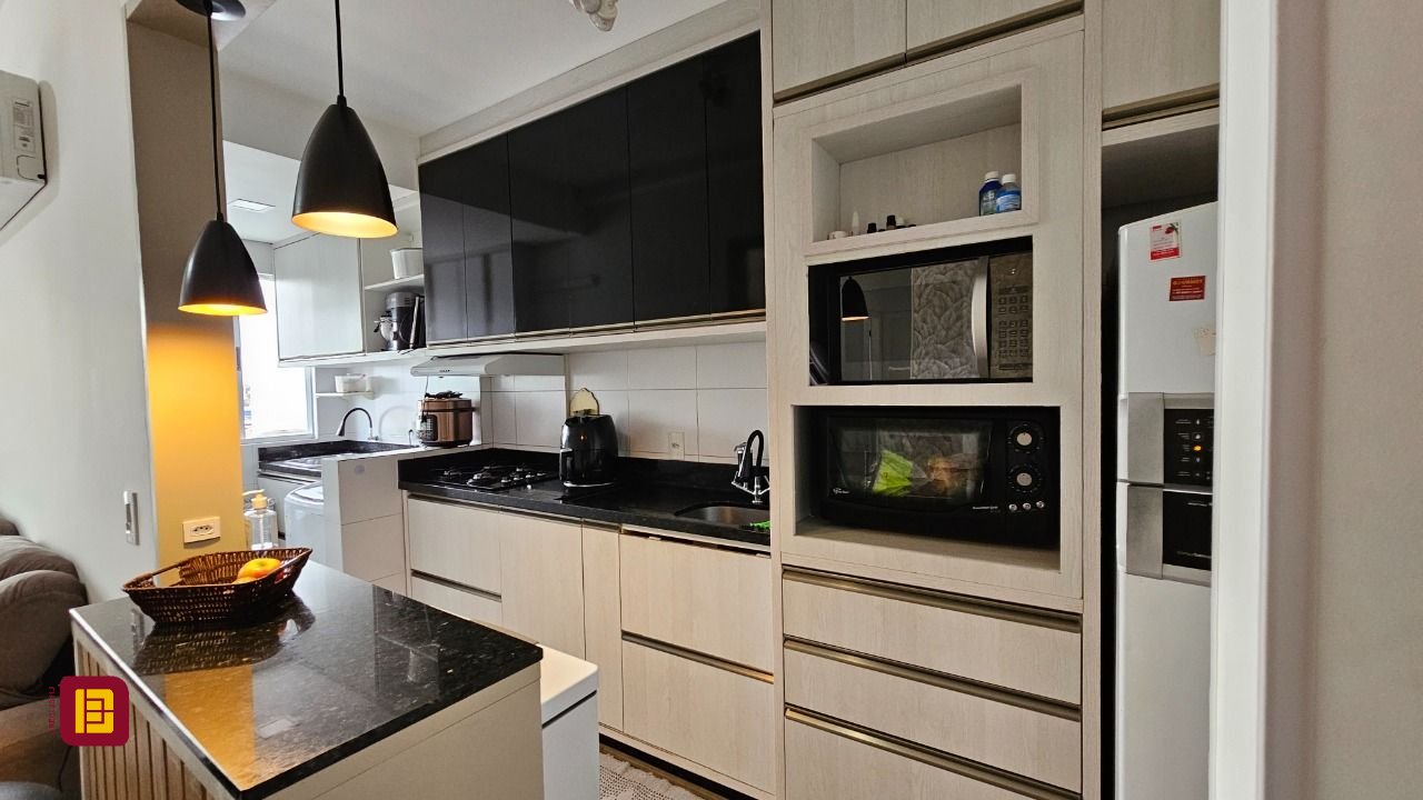 Apartamento com 67m², 2 quartos (sendo 1 suíte), 1 garagem, no bairro Areias em São José