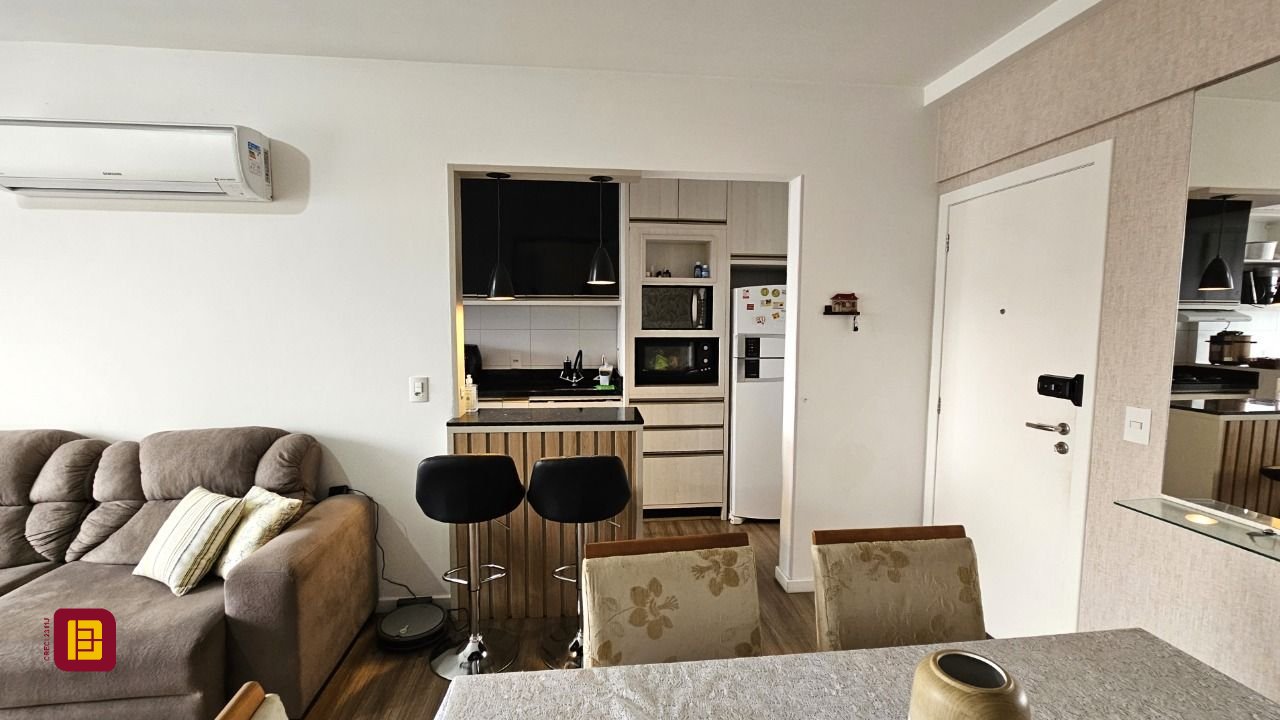 Apartamento com 67m², 2 quartos (sendo 1 suíte), 1 garagem, no bairro Areias em São José