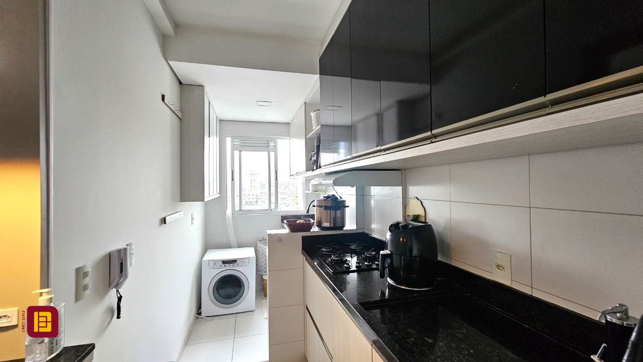 Apartamento com 67m², 2 quartos (sendo 1 suíte), 1 garagem, no bairro Areias em São José