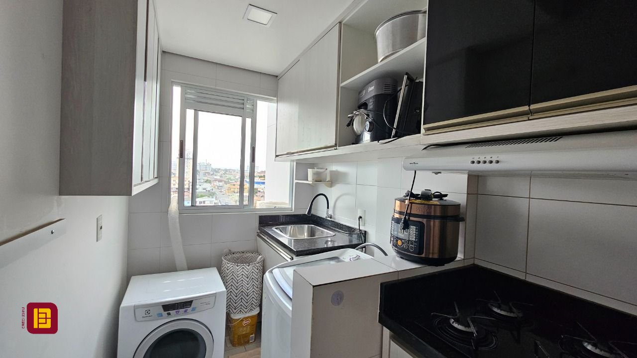 Apartamento com 67m², 2 quartos (sendo 1 suíte), 1 garagem, no bairro Areias em São José
