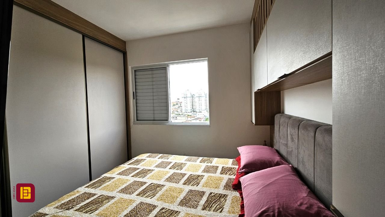 Apartamento com 67m², 2 quartos (sendo 1 suíte), 1 garagem, no bairro Areias em São José