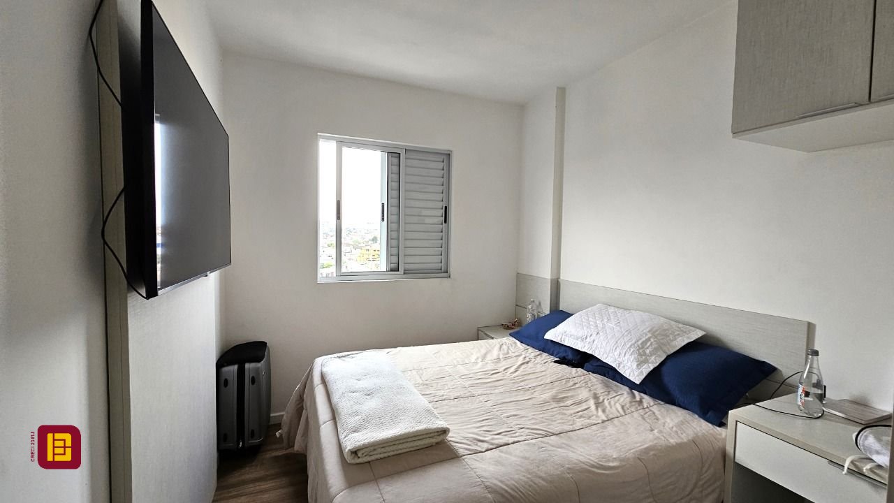 Apartamento com 67m², 2 quartos (sendo 1 suíte), 1 garagem, no bairro Areias em São José