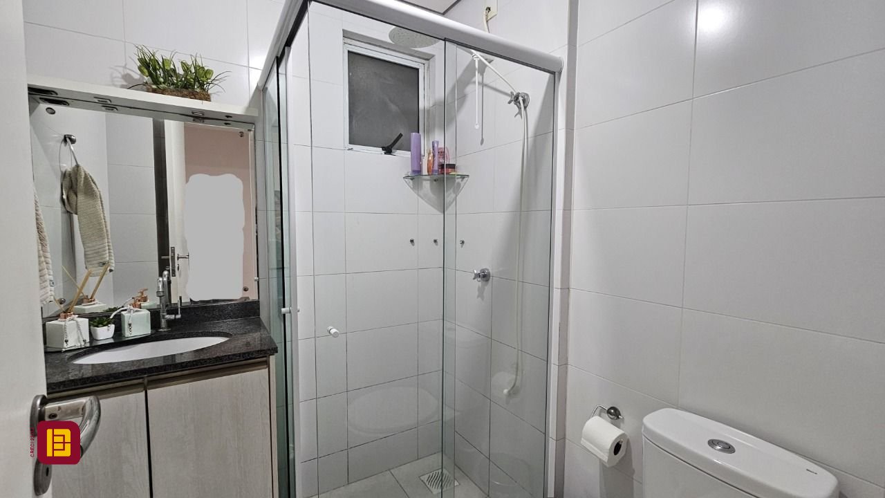 Apartamento com 67m², 2 quartos (sendo 1 suíte), 1 garagem, no bairro Areias em São José