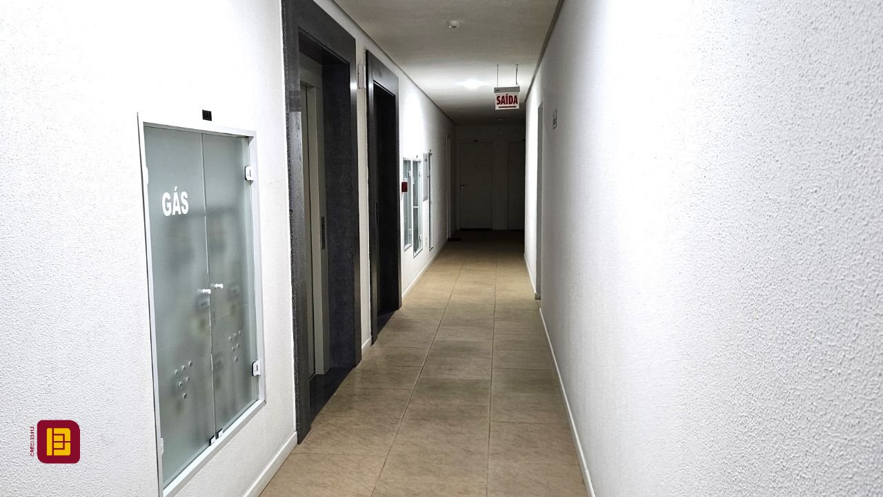 Apartamento com 67m², 2 quartos (sendo 1 suíte), 1 garagem, no bairro Areias em São José