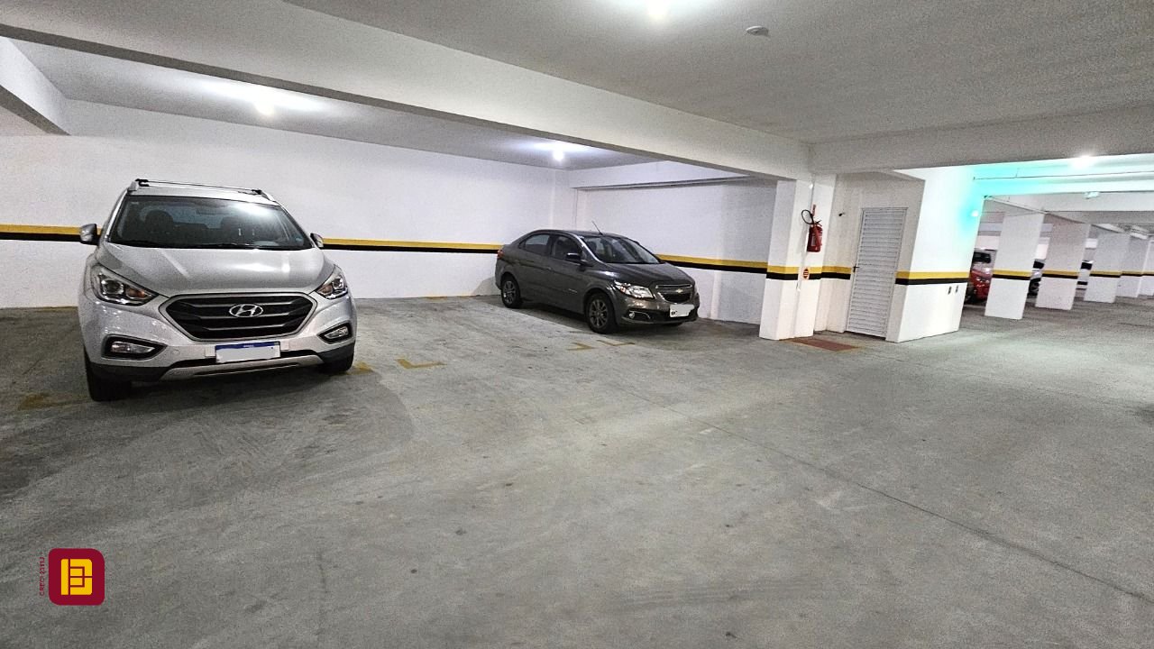 Apartamento com 67m², 2 quartos (sendo 1 suíte), 1 garagem, no bairro Areias em São José