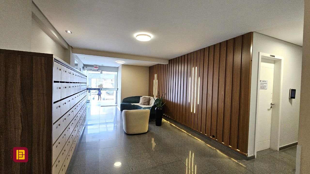 Apartamento com 67m², 2 quartos (sendo 1 suíte), 1 garagem, no bairro Areias em São José