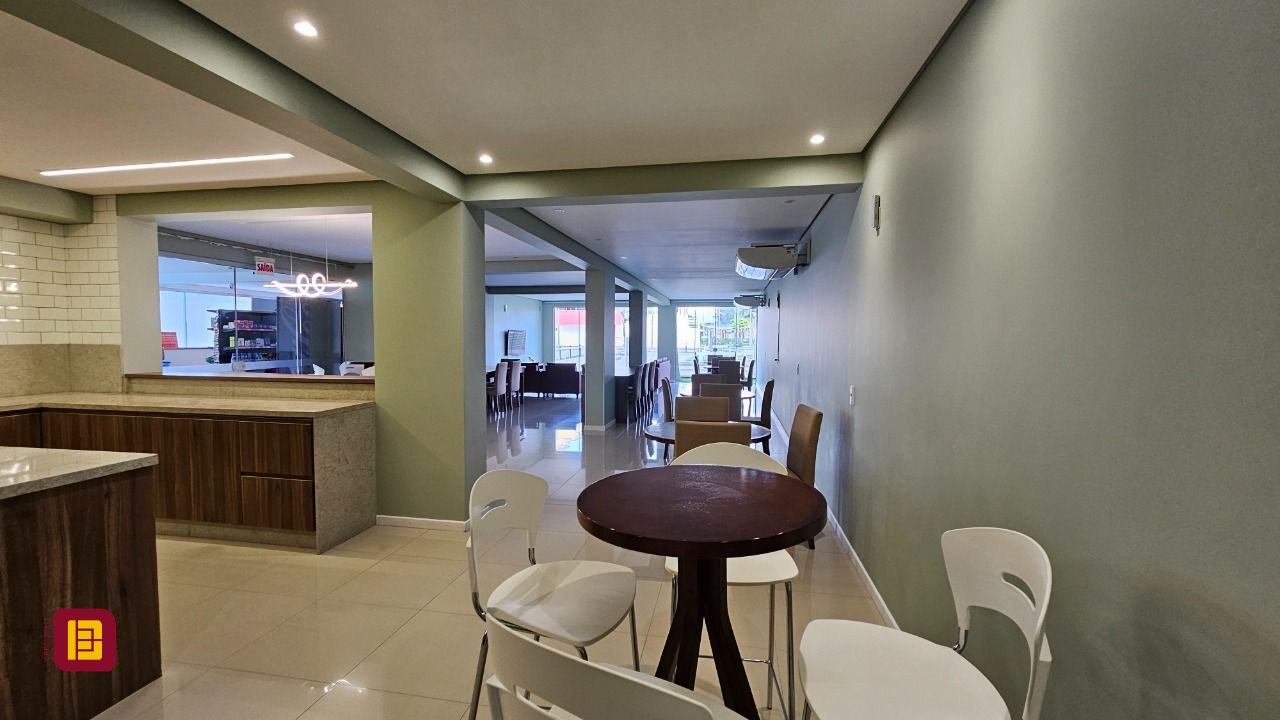 Apartamento com 67m², 2 quartos (sendo 1 suíte), 1 garagem, no bairro Areias em São José