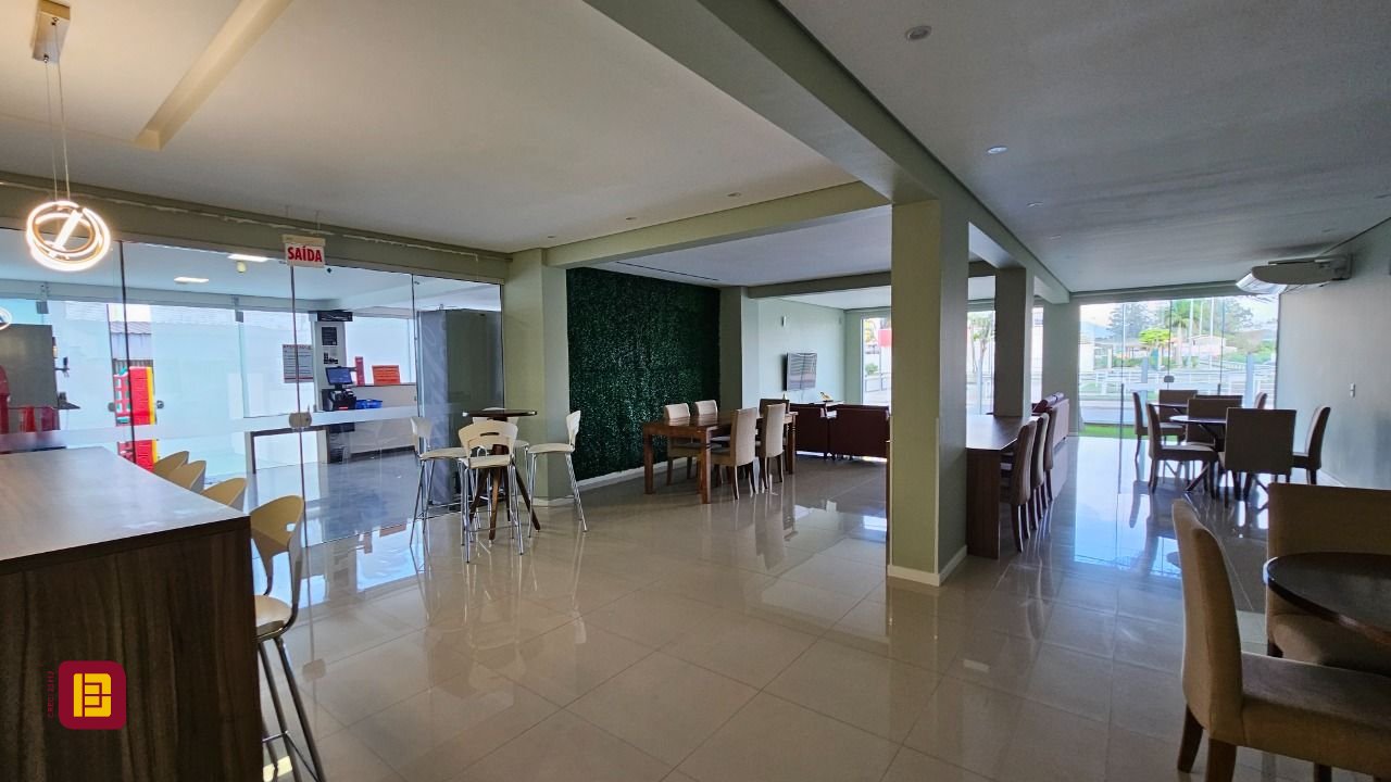 Apartamento com 67m², 2 quartos (sendo 1 suíte), 1 garagem, no bairro Areias em São José