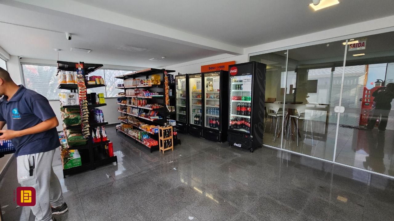 Apartamento com 67m², 2 quartos (sendo 1 suíte), 1 garagem, no bairro Areias em São José