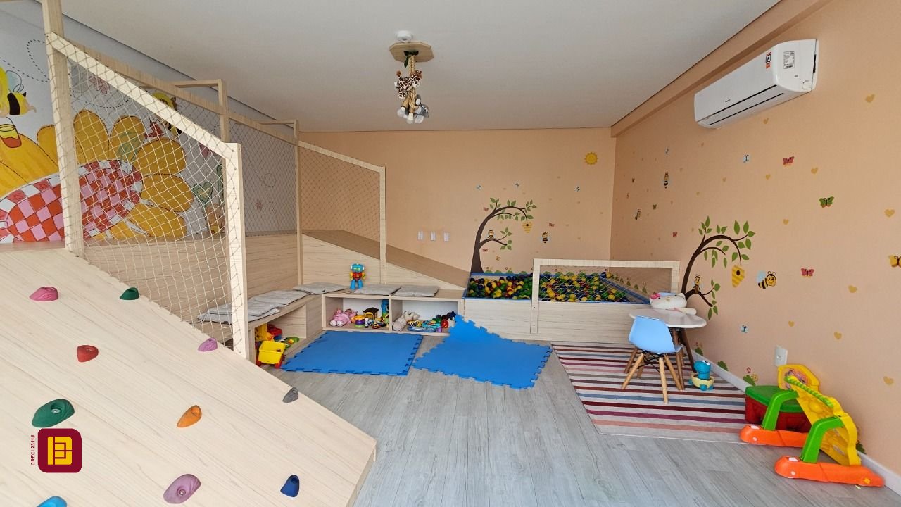 Apartamento com 67m², 2 quartos (sendo 1 suíte), 1 garagem, no bairro Areias em São José
