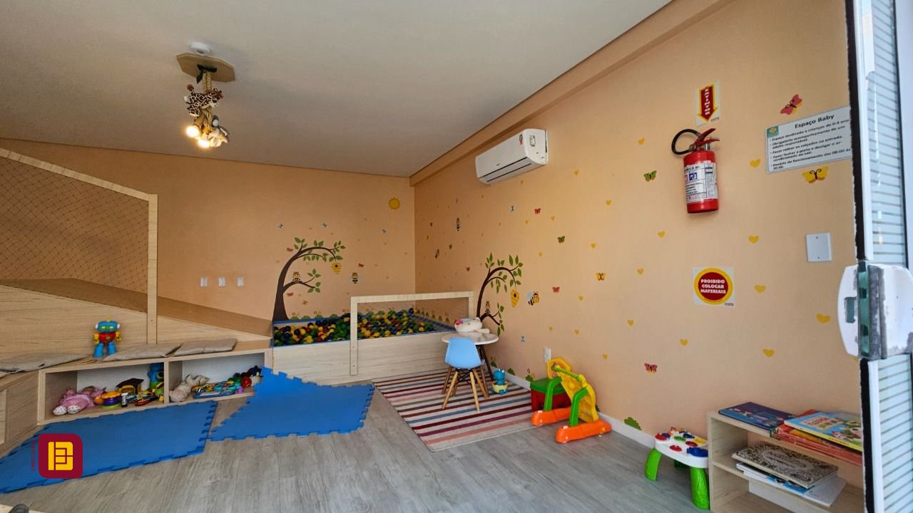 Apartamento com 67m², 2 quartos (sendo 1 suíte), 1 garagem, no bairro Areias em São José