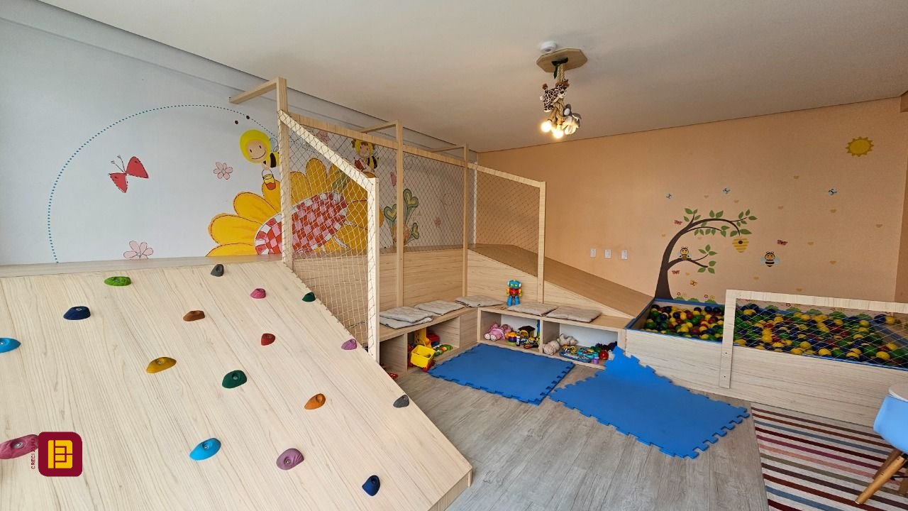 Apartamento com 67m², 2 quartos (sendo 1 suíte), 1 garagem, no bairro Areias em São José