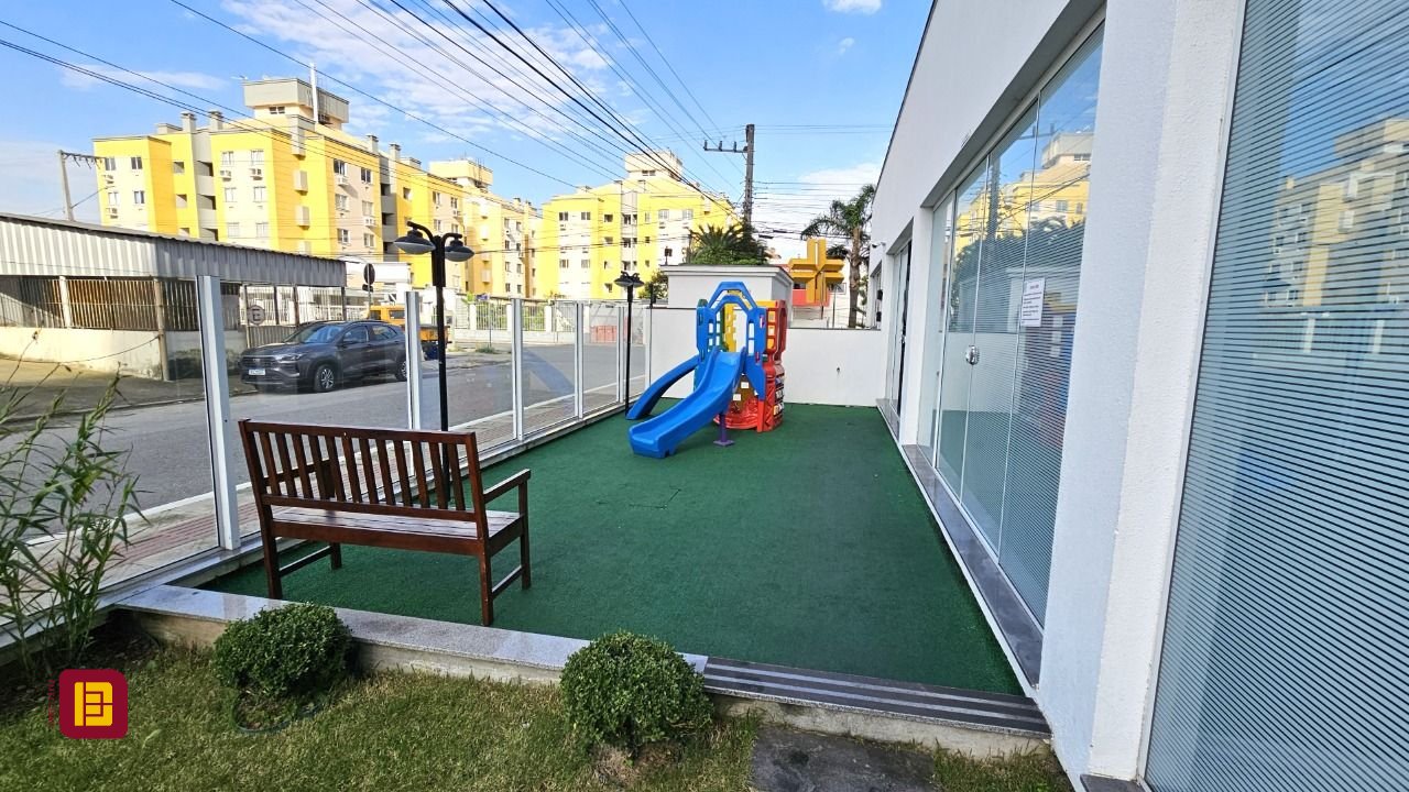 Apartamento com 67m², 2 quartos (sendo 1 suíte), 1 garagem, no bairro Areias em São José