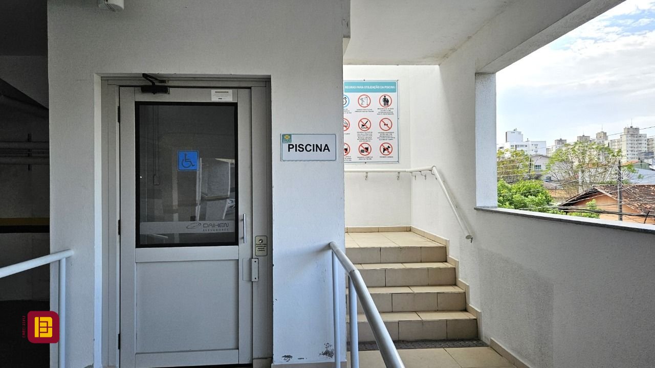 Apartamento com 67m², 2 quartos (sendo 1 suíte), 1 garagem, no bairro Areias em São José