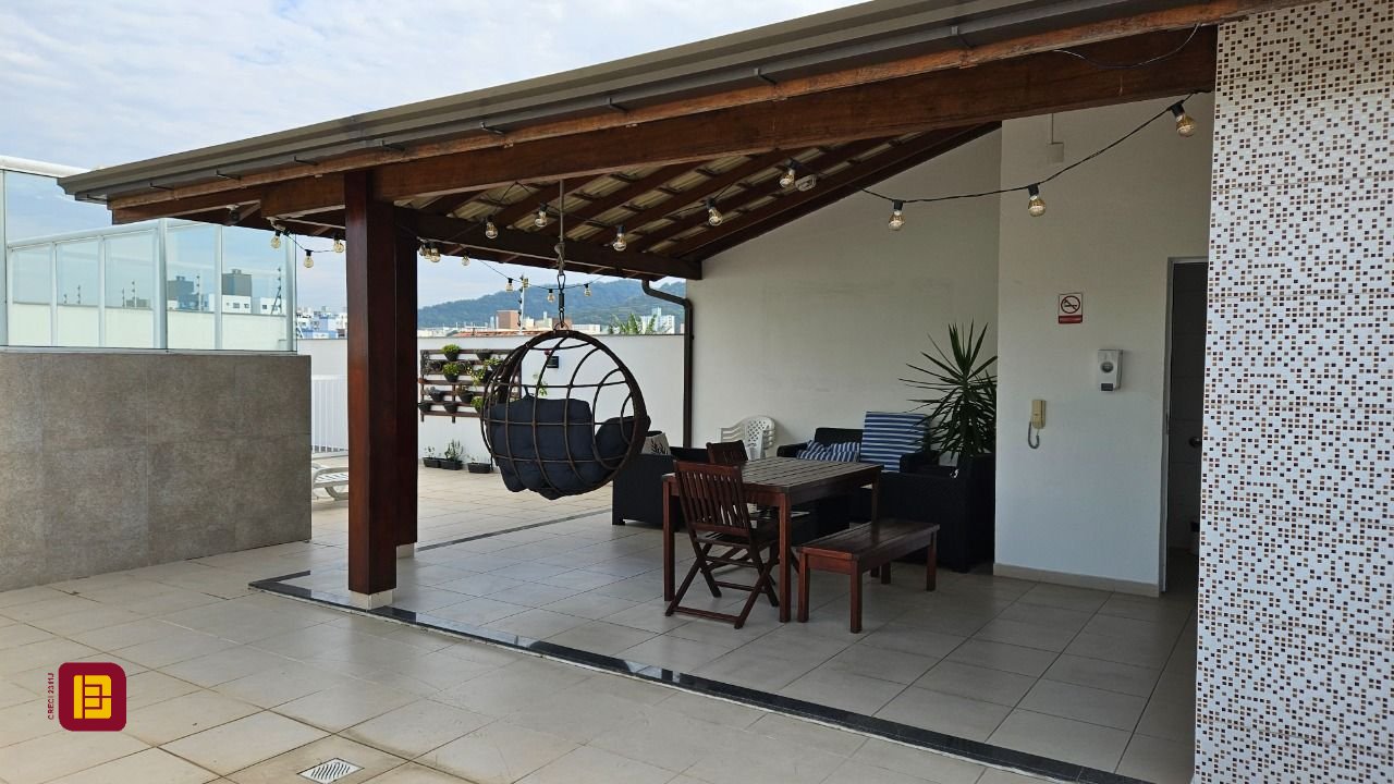 Apartamento com 67m², 2 quartos (sendo 1 suíte), 1 garagem, no bairro Areias em São José