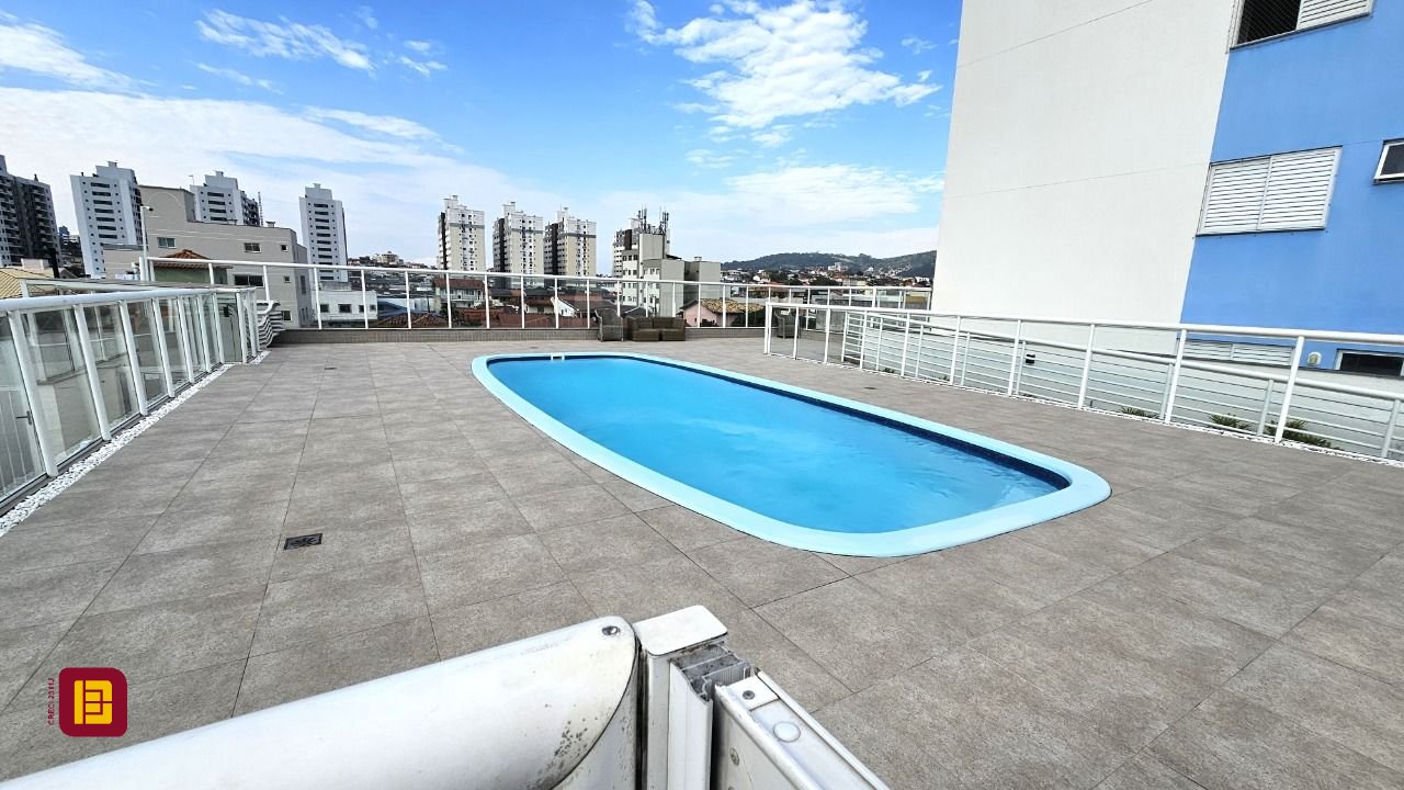 Apartamento com 67m², 2 quartos (sendo 1 suíte), 1 garagem, no bairro Areias em São José