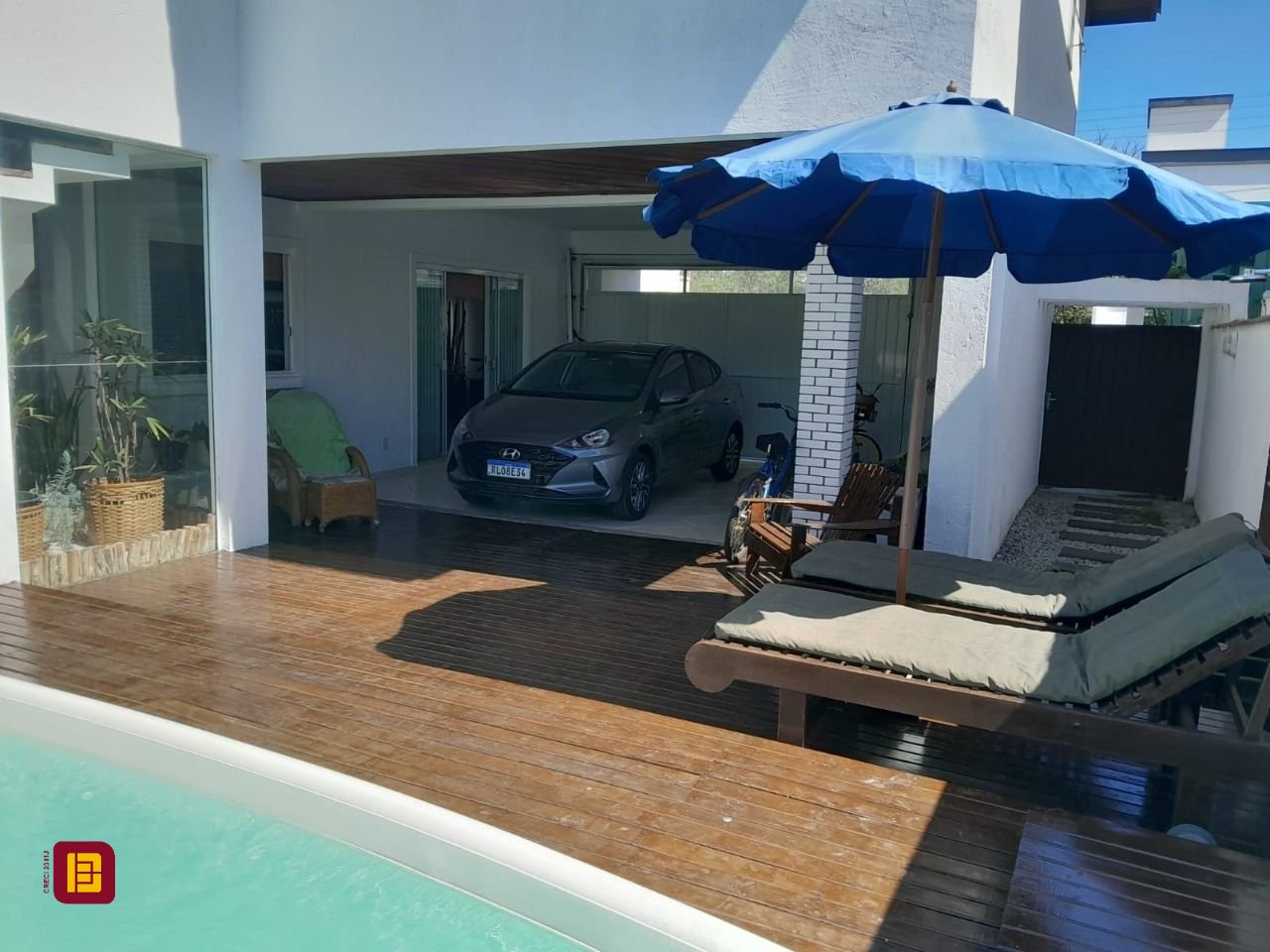 Casa de Condomínio com 267m², 9 quartos (sendo 4 suítes), no bairro Cachoeira do Bom Jesus em Florianópolis