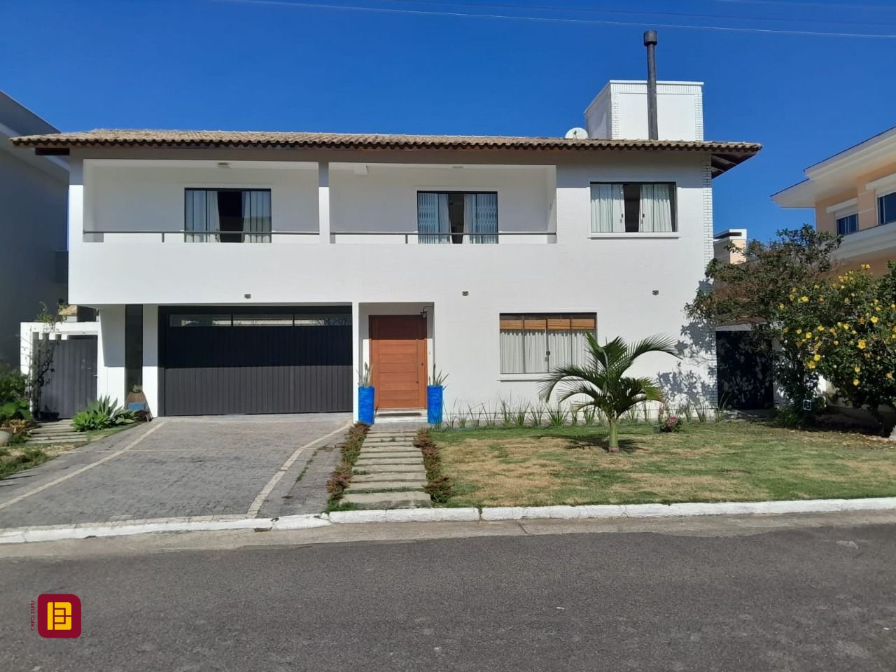 Casa de Condomínio com 267m², 9 quartos (sendo 4 suítes), no bairro Cachoeira do Bom Jesus em Florianópolis