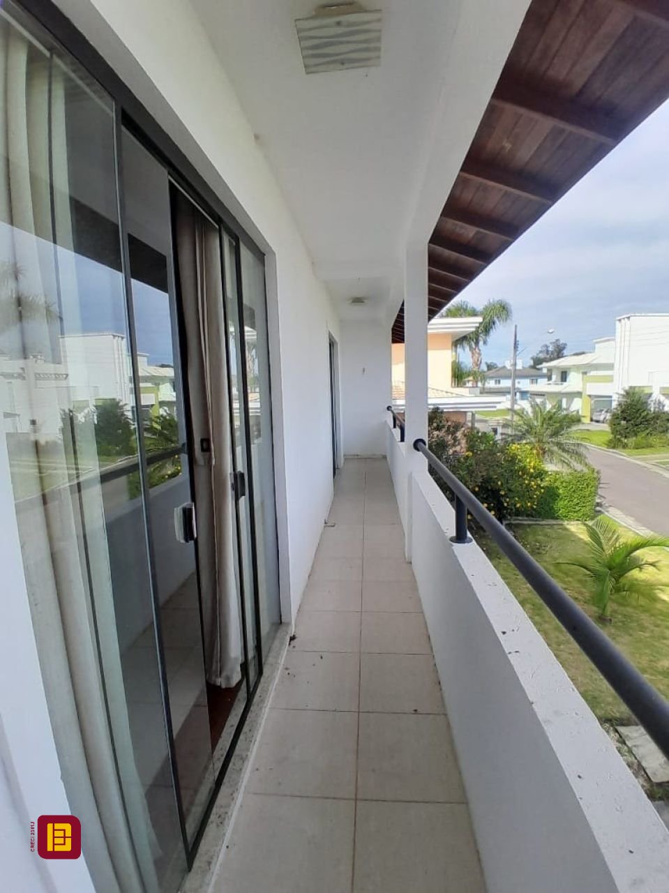 Casa de Condomínio com 267m², 9 quartos (sendo 4 suítes), no bairro Cachoeira do Bom Jesus em Florianópolis