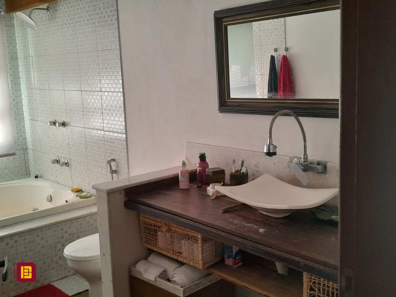 Casa de Condomínio com 267m², 9 quartos (sendo 4 suítes), no bairro Cachoeira do Bom Jesus em Florianópolis