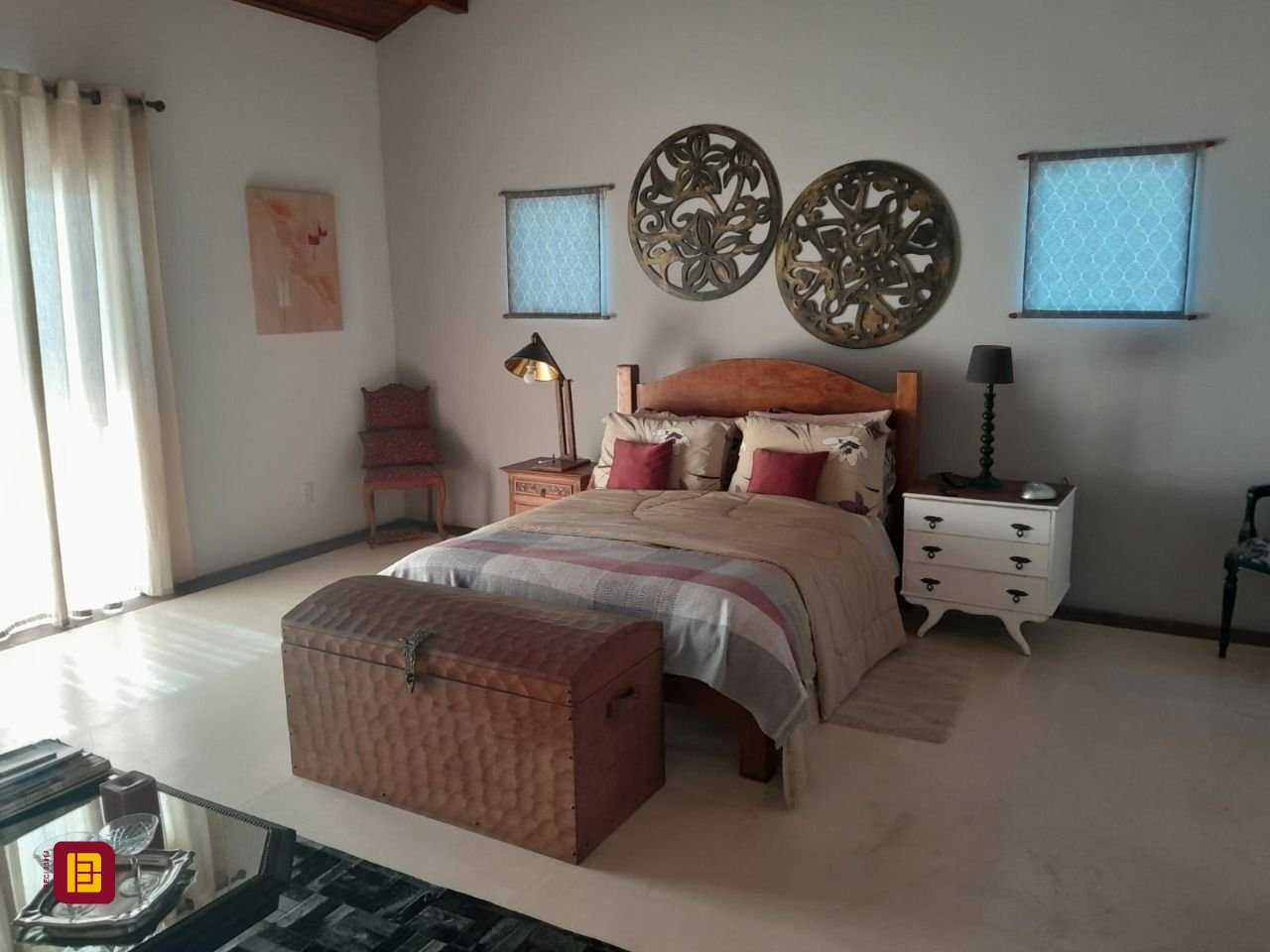 Casa de Condomínio com 267m², 9 quartos (sendo 4 suítes), no bairro Cachoeira do Bom Jesus em Florianópolis