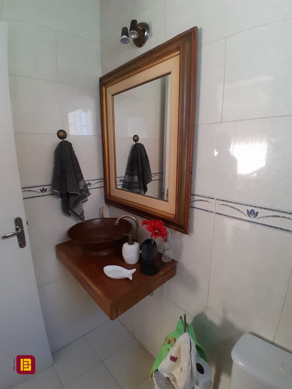 Casa de Condomínio com 267m², 9 quartos (sendo 4 suítes), no bairro Cachoeira do Bom Jesus em Florianópolis