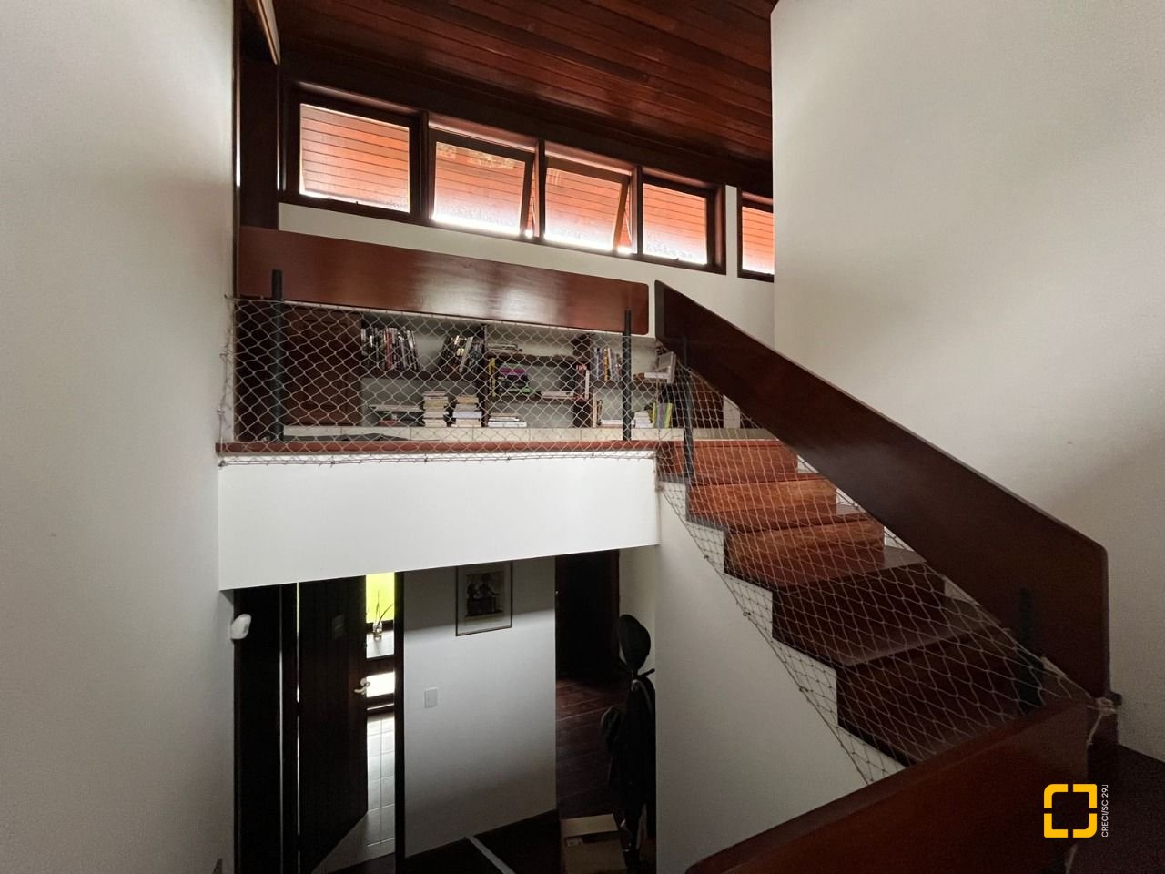 Casa com 327m², 7 quartos (sendo 1 suíte), 3 garagens, no bairro Trindade em Florianópolis