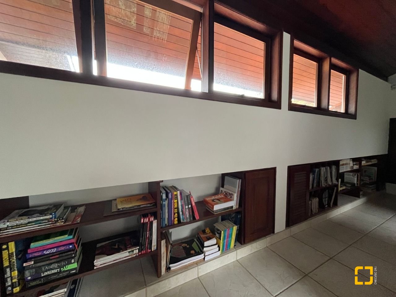 Casa com 327m², 7 quartos (sendo 1 suíte), 3 garagens, no bairro Trindade em Florianópolis