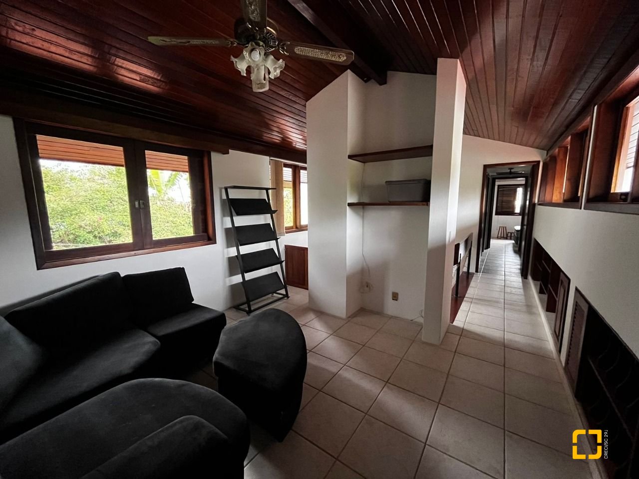 Casa com 327m², 7 quartos (sendo 1 suíte), 3 garagens, no bairro Trindade em Florianópolis