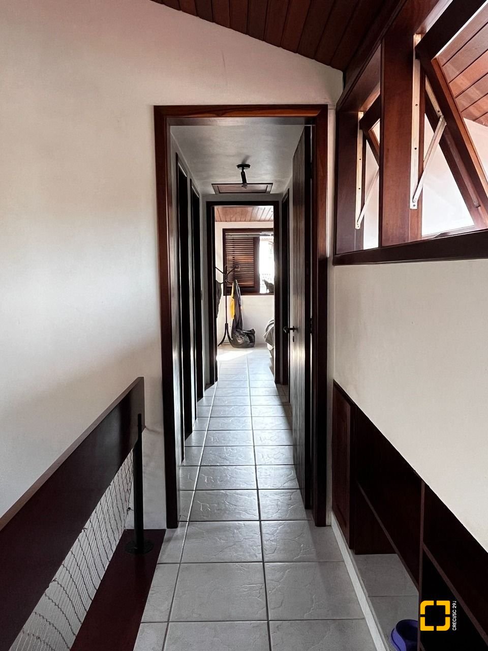 Casa com 327m², 7 quartos (sendo 1 suíte), 3 garagens, no bairro Trindade em Florianópolis