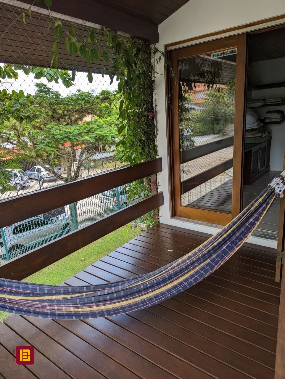 Casa com 327m², 7 quartos (sendo 1 suíte), 3 garagens, no bairro Trindade em Florianópolis