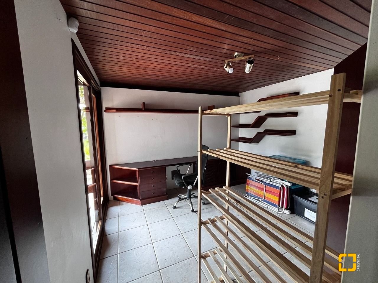 Casa com 327m², 7 quartos (sendo 1 suíte), 3 garagens, no bairro Trindade em Florianópolis