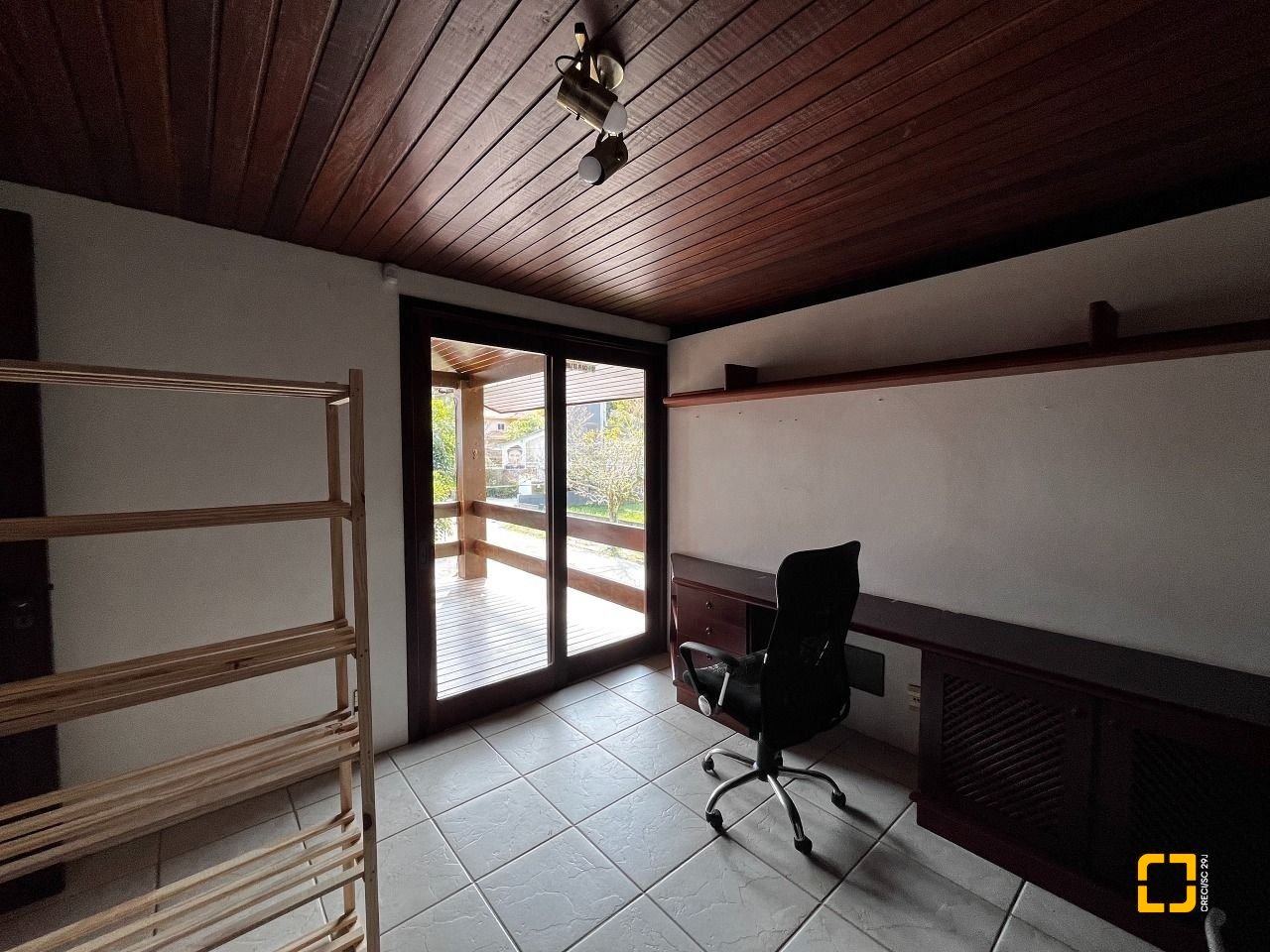 Casa com 327m², 7 quartos (sendo 1 suíte), 3 garagens, no bairro Trindade em Florianópolis