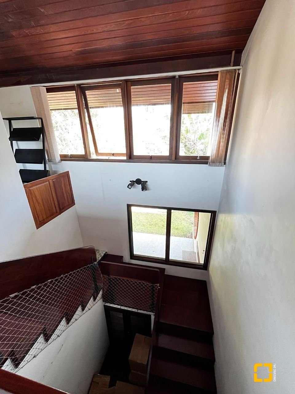 Casa com 327m², 7 quartos (sendo 1 suíte), 3 garagens, no bairro Trindade em Florianópolis