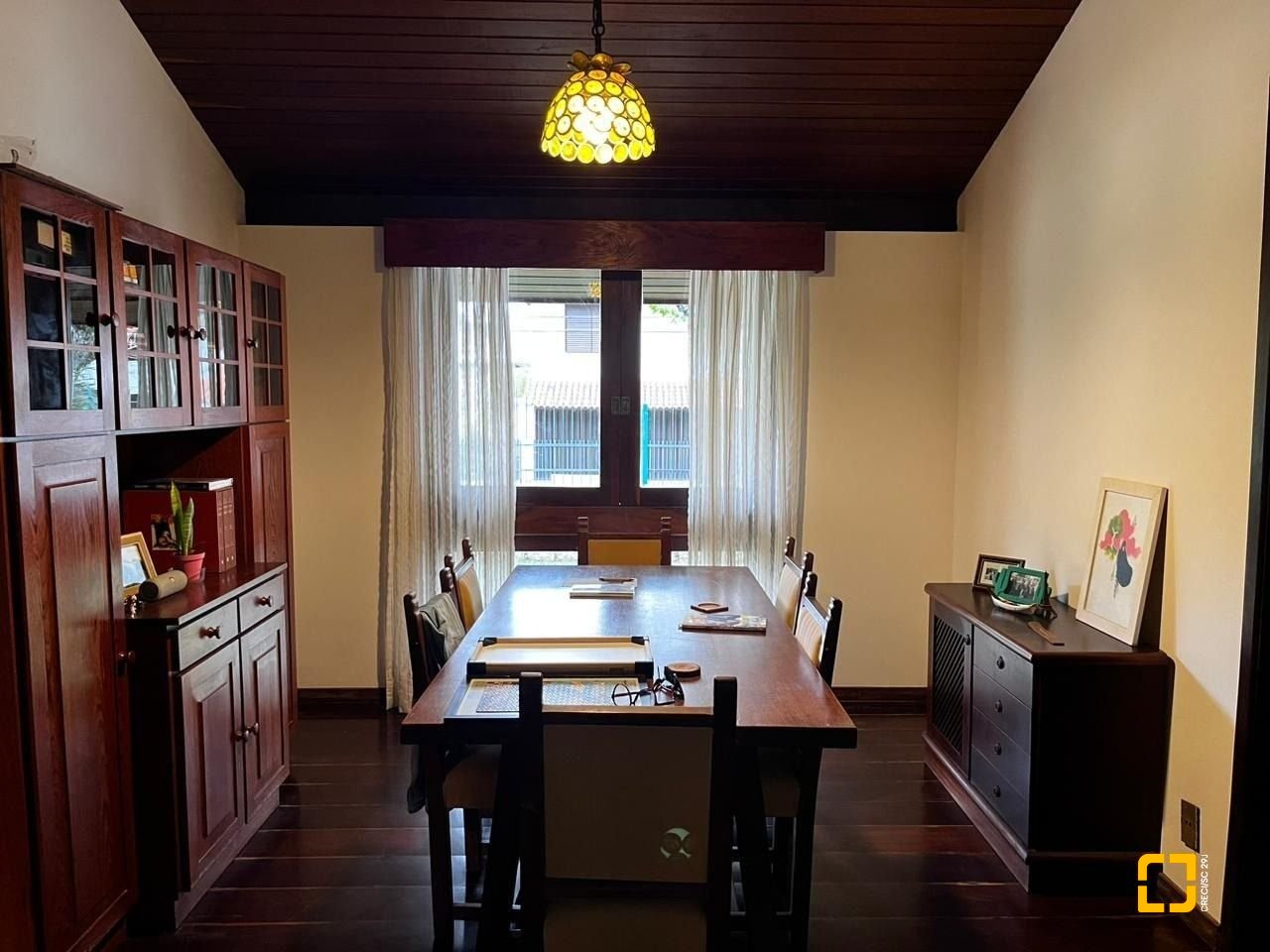 Casa com 327m², 7 quartos (sendo 1 suíte), 3 garagens, no bairro Trindade em Florianópolis