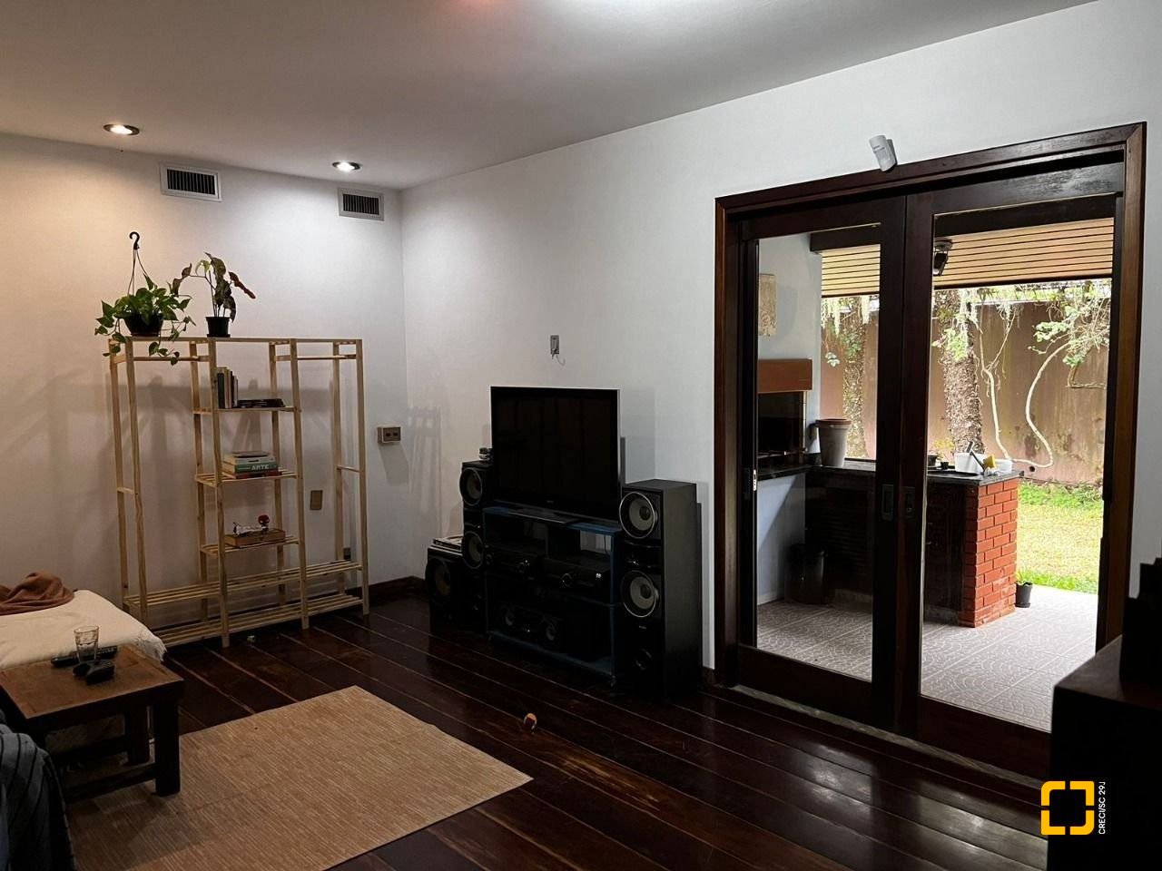 Casa com 327m², 7 quartos (sendo 1 suíte), 3 garagens, no bairro Trindade em Florianópolis